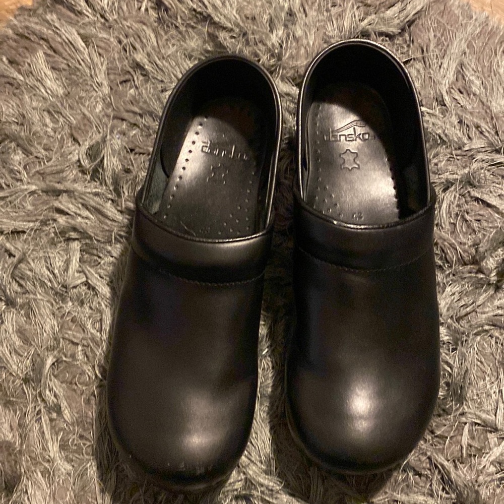 Black Dansko 43 clogs
